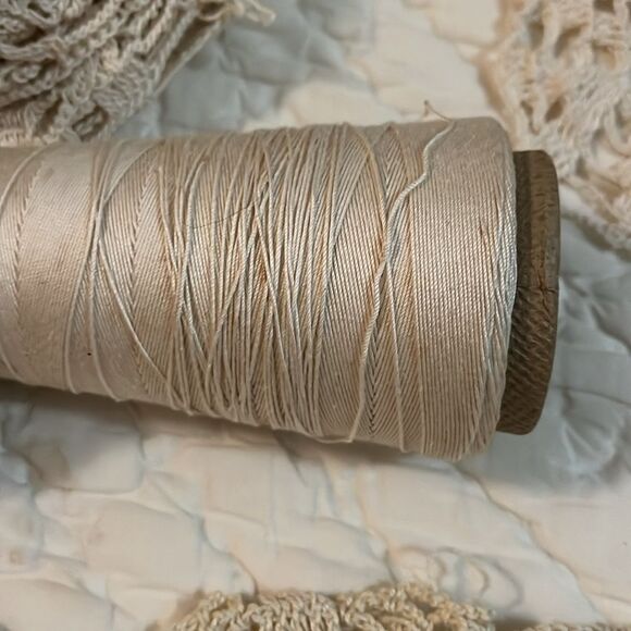 Elegant Cream Crochet circles - Picture 3 of 5